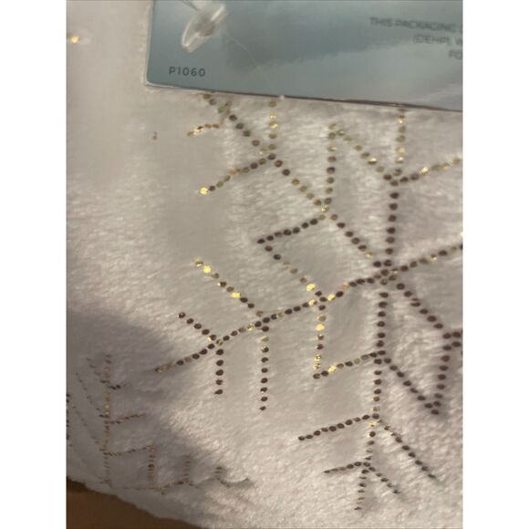 Luxurious Velvet Soft Throw Blanket 60 x 70 NEW - Picture 3 of 10